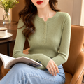Blusa Feminina de Tricô com Botões para Inverno | SoftKnit
