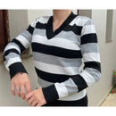 Blusa Feminina de Tricot Listrada com Gola V para Inverno