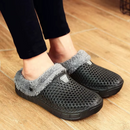 Pantufa Unissex Peluciada Vazada com Solado Antiderrapante
