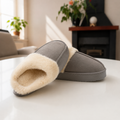 Pantufa Feminina em Camurça Forrada em Lã para Inverno
