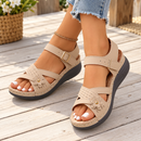 Sandália Feminina Floral com Plataforma e Fivela